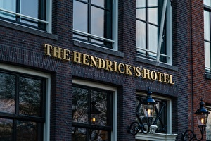 The Hendrick's Hotel uithangbord